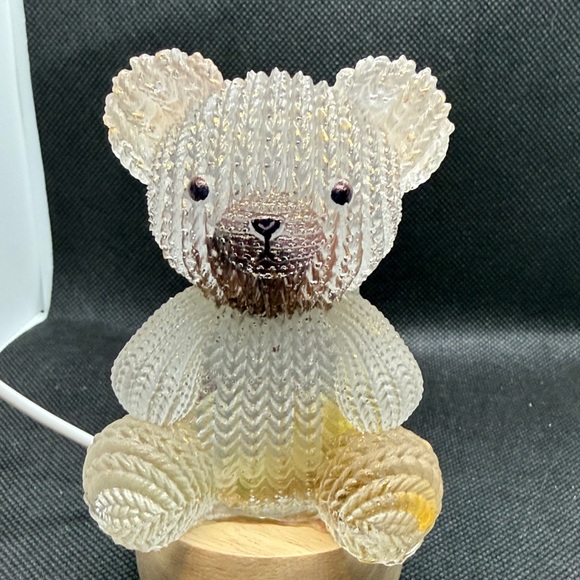Elegant Resin Moody Bear Figurine - Cream and Brown - Picture 4 of 8